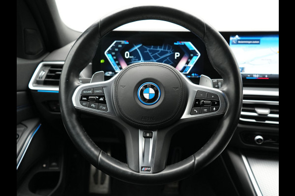 BMW 3 Serie Touring 330e M Sport PHEV 293pk Dealer O.H. NIEUW MODEL | Adaptive Cruise | Head Up | Camera | Lederen Competition Stoelen Memory & Verwarmd | Sfeerverlichting | Stuur Verwarmd | Keyless | Blis | Apple Carplay | Plug In Hybrid |
