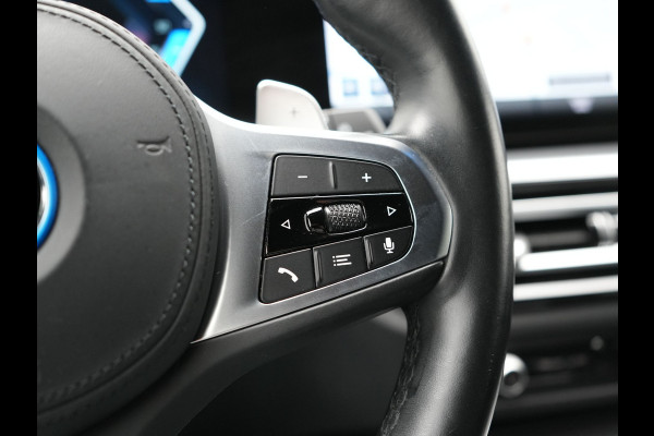 BMW 3 Serie Touring 330e M Sport PHEV 293pk Dealer O.H. NIEUW MODEL | Adaptive Cruise | Head Up | Camera | Lederen Competition Stoelen Memory & Verwarmd | Sfeerverlichting | Stuur Verwarmd | Keyless | Blis | Apple Carplay | Plug In Hybrid |