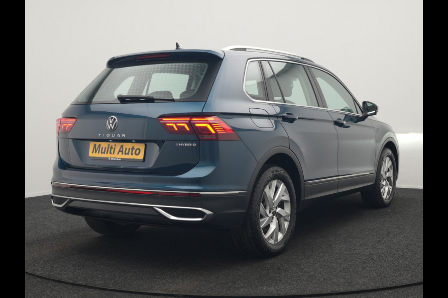 Volkswagen Tiguan 1.4 TSI eHybrid Elegance PHEV 245pk Dealer O.H. | Trekhaak Af Fabriek | Adaptive Cruise | IQ Light | Camera | Lederen Comfortzetels Memory & Verwarmd | Sfeerverlichting | Apple Carplay | Stuur Verwarmd | Navigatie | DAB | Plug In Hybrid |