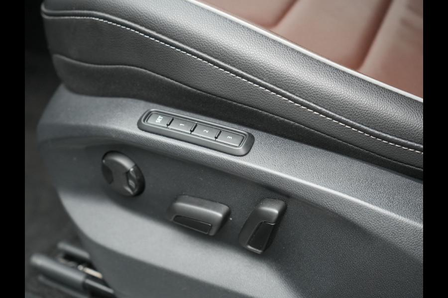 Volkswagen Tiguan 1.4 TSI eHybrid Elegance PHEV 245pk Dealer O.H. | Trekhaak Af Fabriek | Adaptive Cruise | IQ Light | Camera | Lederen Comfortzetels Memory & Verwarmd | Sfeerverlichting | Apple Carplay | Stuur Verwarmd | Navigatie | DAB | Plug In Hybrid |