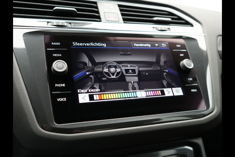 Volkswagen Tiguan 1.4 TSI eHybrid Elegance PHEV 245pk Dealer O.H. | Trekhaak Af Fabriek | Adaptive Cruise | IQ Light | Camera | Lederen Comfortzetels Memory & Verwarmd | Sfeerverlichting | Apple Carplay | Stuur Verwarmd | Navigatie | DAB | Plug In Hybrid |