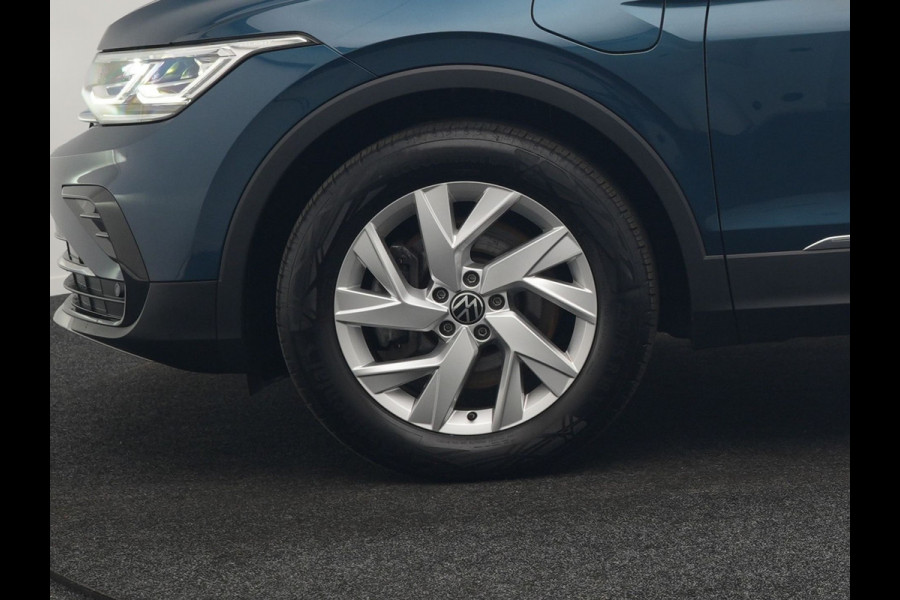Volkswagen Tiguan 1.4 TSI eHybrid Elegance PHEV 245pk Dealer O.H. | Trekhaak Af Fabriek | Adaptive Cruise | IQ Light | Camera | Lederen Comfortzetels Memory & Verwarmd | Sfeerverlichting | Apple Carplay | Stuur Verwarmd | Navigatie | DAB | Plug In Hybrid |