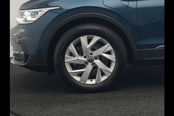 Volkswagen Tiguan 1.4 TSI eHybrid Elegance PHEV 245pk Dealer O.H. | Trekhaak Af Fabriek | Adaptive Cruise | IQ Light | Camera | Lederen Comfortzetels Memory & Verwarmd | Sfeerverlichting | Apple Carplay | Stuur Verwarmd | Navigatie | DAB | Plug In Hybrid |