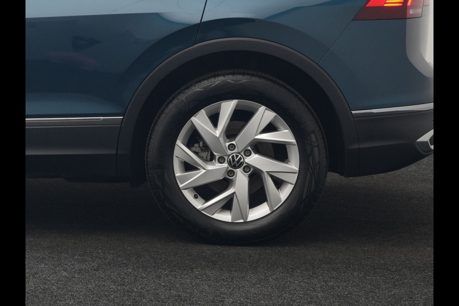 Volkswagen Tiguan 1.4 TSI eHybrid Elegance PHEV 245pk Dealer O.H. | Trekhaak Af Fabriek | Adaptive Cruise | IQ Light | Camera | Lederen Comfortzetels Memory & Verwarmd | Sfeerverlichting | Apple Carplay | Stuur Verwarmd | Navigatie | DAB | Plug In Hybrid |