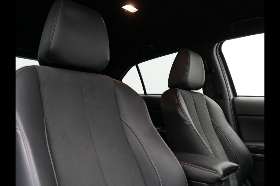 Mitsubishi Eclipse Cross 2.4 Intense PHEV 188pk Dealer O.H. | Camera | Keyless | Alcantara Sportstoelen Verwarmd | Apple Carplay | Cruise Control | Navigatie | DAB | Plug In Hybrid |