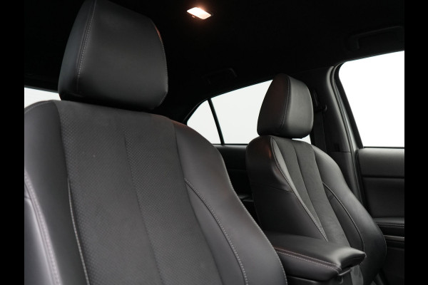 Mitsubishi Eclipse Cross 2.4 Intense PHEV 188pk Dealer O.H. | Camera | Keyless | Alcantara Sportstoelen Verwarmd | Apple Carplay | Cruise Control | Navigatie | DAB | Plug In Hybrid |