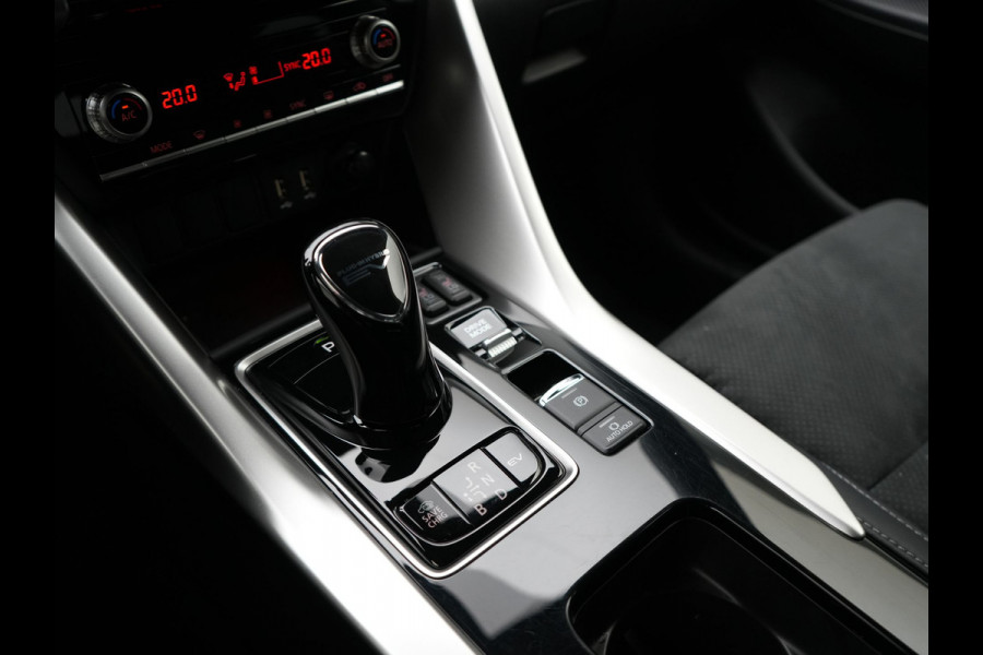 Mitsubishi Eclipse Cross 2.4 Intense PHEV 188pk Dealer O.H. | Camera | Keyless | Alcantara Sportstoelen Verwarmd | Apple Carplay | Cruise Control | Navigatie | DAB | Plug In Hybrid |