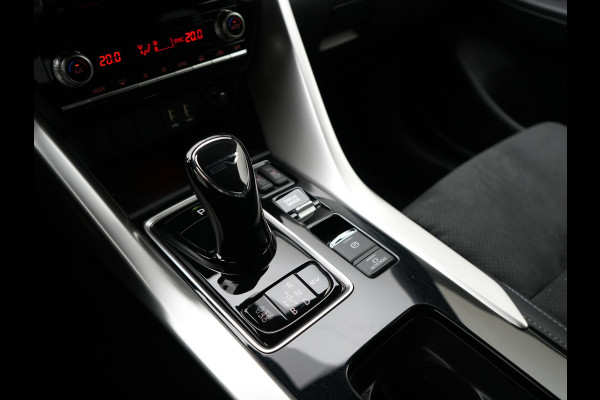 Mitsubishi Eclipse Cross 2.4 Intense PHEV 188pk Dealer O.H. | Camera | Keyless | Alcantara Sportstoelen Verwarmd | Apple Carplay | Cruise Control | Navigatie | DAB | Plug In Hybrid |