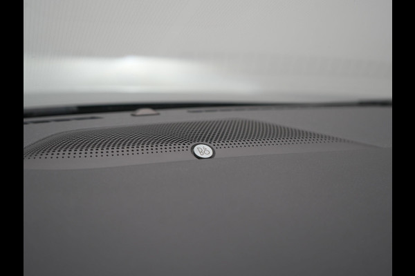 Ford Kuga 2.5 Vignale PHEV 225pk Dealer O.H | Panodak | Head Up | Bang & Olufsen Sound | Adaptive Cruise | 360 Camera | Lederen Sportstoelen Memory & Verwarmd | Keyless | Pilot Assist | Blis | Apple Carplay | Navigatie | Virtual | DAB  | Plug In Hybrid |