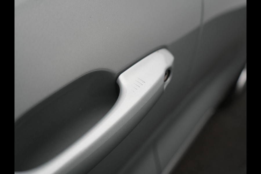 Ford Kuga 2.5 Vignale PHEV 225pk Dealer O.H | Panodak | Head Up | Bang & Olufsen Sound | Adaptive Cruise | 360 Camera | Lederen Sportstoelen Memory & Verwarmd | Keyless | Pilot Assist | Blis | Apple Carplay | Navigatie | Virtual | DAB  | Plug In Hybrid |