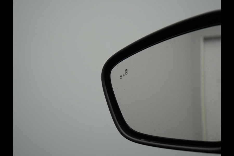 Ford Kuga 2.5 Vignale PHEV 225pk Dealer O.H | Panodak | Head Up | Bang & Olufsen Sound | Adaptive Cruise | 360 Camera | Lederen Sportstoelen Memory & Verwarmd | Keyless | Pilot Assist | Blis | Apple Carplay | Navigatie | Virtual | DAB  | Plug In Hybrid |