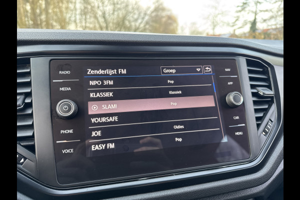 Volkswagen T-Roc 1.5 TSI 150PK DSG BUSINESS CARPLAY/NAVI/PDC