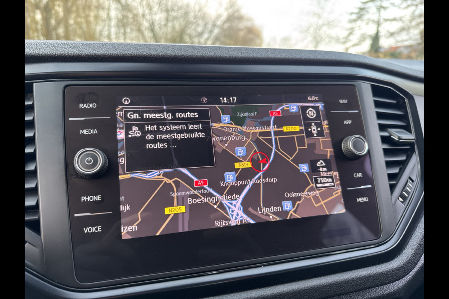 Volkswagen T-Roc 1.5 TSI 150PK DSG BUSINESS CARPLAY/NAVI/PDC