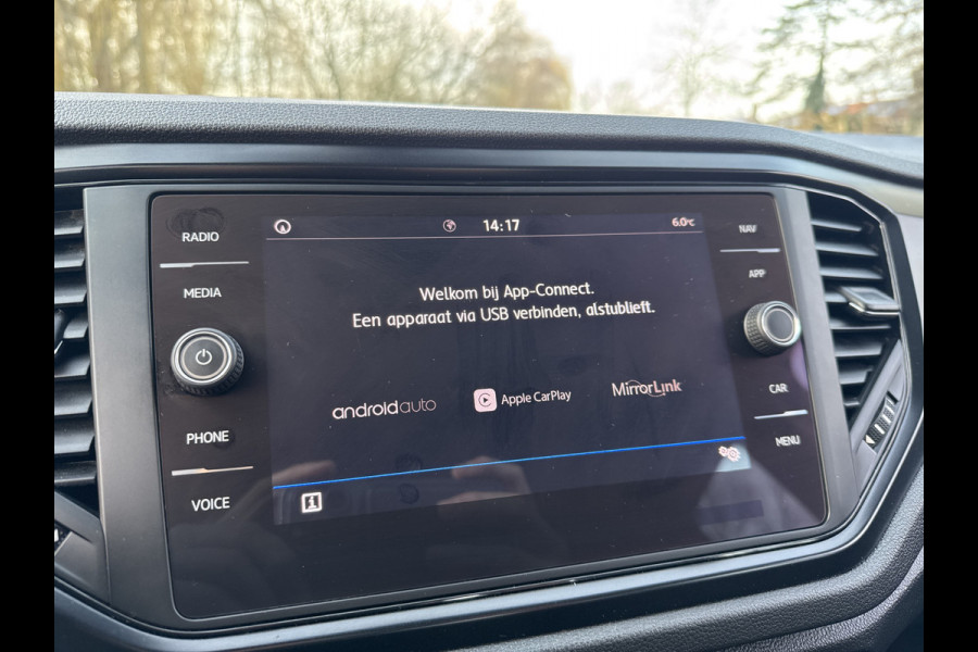 Volkswagen T-Roc 1.5 TSI 150PK DSG BUSINESS CARPLAY/NAVI/PDC