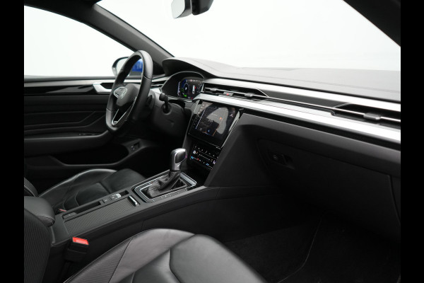 Volkswagen Arteon Shooting Brake 1.4 TSI eHybrid R-Line PHEV 218pk Dealer O.H. | Trekhaak Af Fabriek | Adaptive Cruise | Lederen Sportstoelen Memory & Massage | Keyless | Apple Carplay | Stoelverwarming | Navigatie | DAB | Plug In Hybrid |