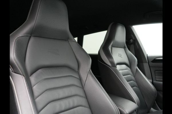 Volkswagen Arteon Shooting Brake 1.4 TSI eHybrid R-Line PHEV 218pk Dealer O.H. | Trekhaak Af Fabriek | Adaptive Cruise | Lederen Sportstoelen Memory & Massage | Keyless | Apple Carplay | Stoelverwarming | Navigatie | DAB | Plug In Hybrid |