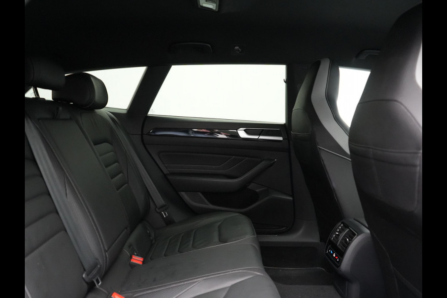 Volkswagen Arteon Shooting Brake 1.4 TSI eHybrid R-Line PHEV 218pk Dealer O.H. | Trekhaak Af Fabriek | Adaptive Cruise | Lederen Sportstoelen Memory & Massage | Keyless | Apple Carplay | Stoelverwarming | Navigatie | DAB | Plug In Hybrid |