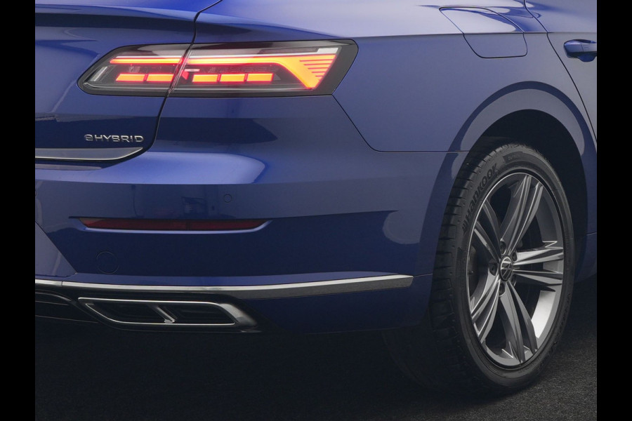 Volkswagen Arteon Shooting Brake 1.4 TSI eHybrid R-Line PHEV 218pk Dealer O.H. | Trekhaak Af Fabriek | Adaptive Cruise | Lederen Sportstoelen Memory & Massage | Keyless | Apple Carplay | Stoelverwarming | Navigatie | DAB | Plug In Hybrid |