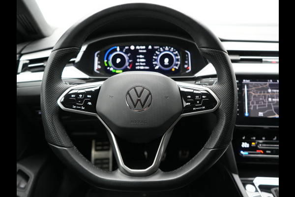 Volkswagen Arteon Shooting Brake 1.4 TSI eHybrid R-Line PHEV 218pk Dealer O.H. | Trekhaak Af Fabriek | Adaptive Cruise | Lederen Sportstoelen Memory & Massage | Keyless | Apple Carplay | Stoelverwarming | Navigatie | DAB | Plug In Hybrid |