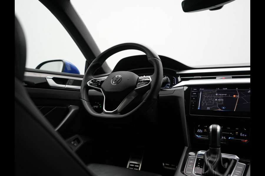 Volkswagen Arteon Shooting Brake 1.4 TSI eHybrid R-Line PHEV 218pk Dealer O.H. | Trekhaak Af Fabriek | Adaptive Cruise | Lederen Sportstoelen Memory & Massage | Keyless | Apple Carplay | Stoelverwarming | Navigatie | DAB | Plug In Hybrid |