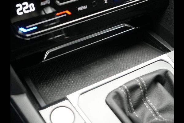 Volkswagen Arteon Shooting Brake 1.4 TSI eHybrid R-Line PHEV 218pk Dealer O.H. | Trekhaak Af Fabriek | Adaptive Cruise | Lederen Sportstoelen Memory & Massage | Keyless | Apple Carplay | Stoelverwarming | Navigatie | DAB | Plug In Hybrid |