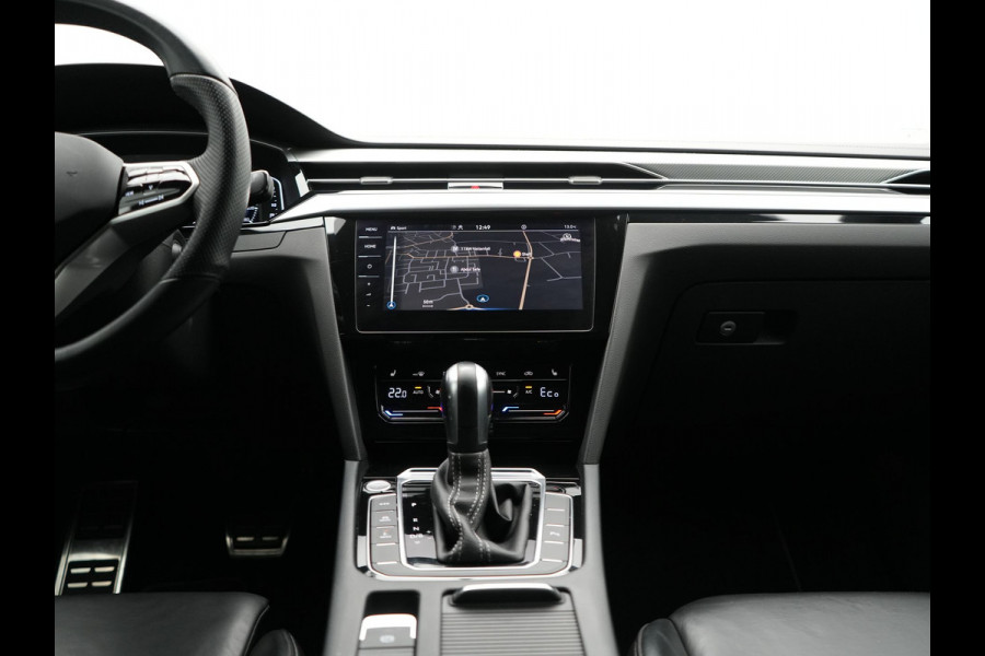 Volkswagen Arteon Shooting Brake 1.4 TSI eHybrid R-Line PHEV 218pk Dealer O.H. | Trekhaak Af Fabriek | Adaptive Cruise | Lederen Sportstoelen Memory & Massage | Keyless | Apple Carplay | Stoelverwarming | Navigatie | DAB | Plug In Hybrid |