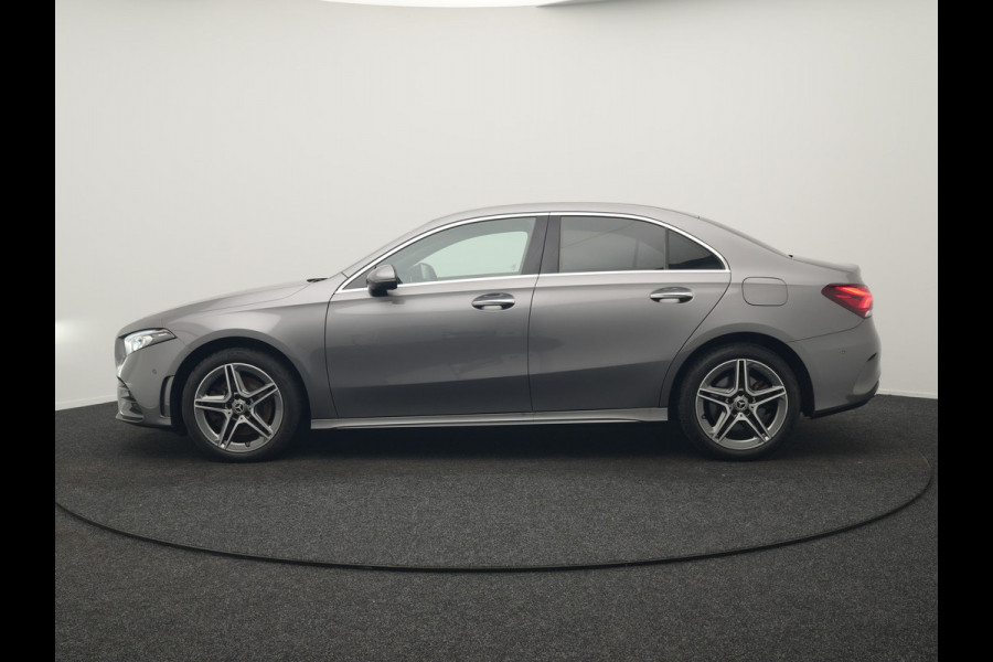 Mercedes-Benz A-Klasse 250 e AMG Line PHEV 218pk Dealer O.H. | Adaptive Cruise | Multi Beam LED | Camera | Sfeerverlichting | Lederen Sportstoelen Verwarmd | Widescreen Navi | Apple Carplay | Keyless | Blis | Navigatie | DAB | Plug In Hybrid |