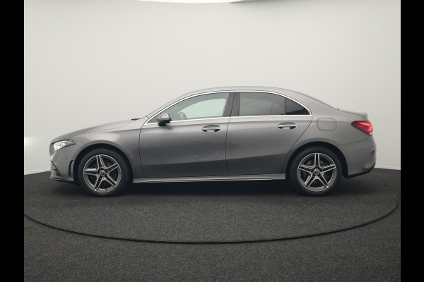 Mercedes-Benz A-Klasse 250 e AMG Line PHEV 218pk Dealer O.H. | Adaptive Cruise | Multi Beam LED | Camera | Sfeerverlichting | Lederen Sportstoelen Verwarmd | Widescreen Navi | Apple Carplay | Keyless | Blis | Navigatie | DAB | Plug In Hybrid |
