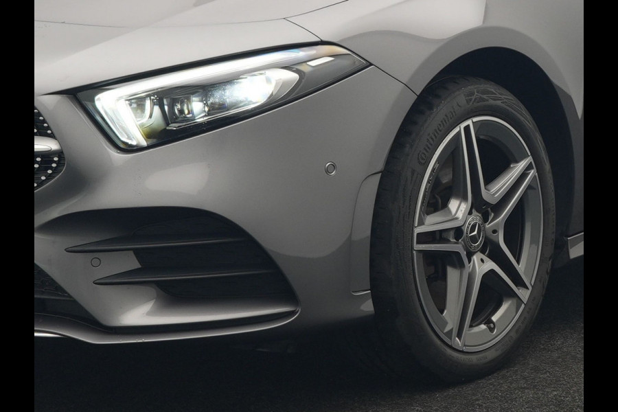 Mercedes-Benz A-Klasse 250 e AMG Line PHEV 218pk Dealer O.H. | Adaptive Cruise | Multi Beam LED | Camera | Sfeerverlichting | Lederen Sportstoelen Verwarmd | Widescreen Navi | Apple Carplay | Keyless | Blis | Navigatie | DAB | Plug In Hybrid |
