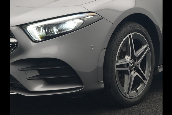 Mercedes-Benz A-Klasse 250 e AMG Line PHEV 218pk Dealer O.H. | Adaptive Cruise | Multi Beam LED | Camera | Sfeerverlichting | Lederen Sportstoelen Verwarmd | Widescreen Navi | Apple Carplay | Keyless | Blis | Navigatie | DAB | Plug In Hybrid |