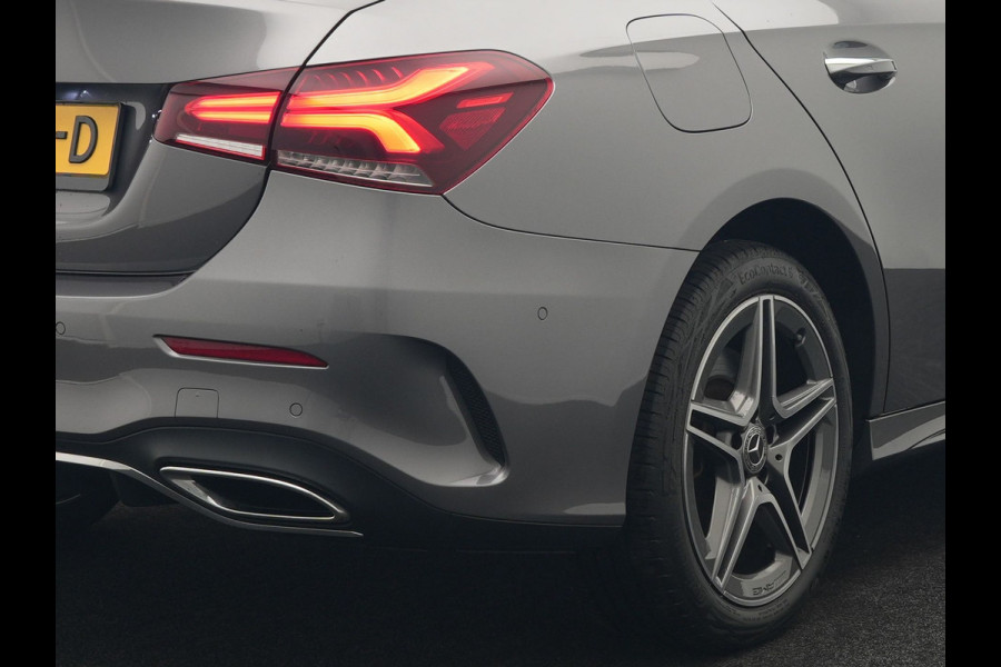 Mercedes-Benz A-Klasse 250 e AMG Line PHEV 218pk Dealer O.H. | Adaptive Cruise | Multi Beam LED | Camera | Sfeerverlichting | Lederen Sportstoelen Verwarmd | Widescreen Navi | Apple Carplay | Keyless | Blis | Navigatie | DAB | Plug In Hybrid |