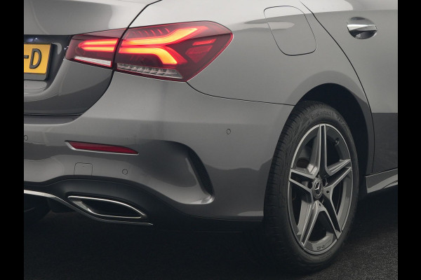 Mercedes-Benz A-Klasse 250 e AMG Line PHEV 218pk Dealer O.H. | Adaptive Cruise | Multi Beam LED | Camera | Sfeerverlichting | Lederen Sportstoelen Verwarmd | Widescreen Navi | Apple Carplay | Keyless | Blis | Navigatie | DAB | Plug In Hybrid |