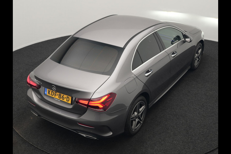 Mercedes-Benz A-Klasse 250 e AMG Line PHEV 218pk Dealer O.H. | Adaptive Cruise | Multi Beam LED | Camera | Sfeerverlichting | Lederen Sportstoelen Verwarmd | Widescreen Navi | Apple Carplay | Keyless | Blis | Navigatie | DAB | Plug In Hybrid |