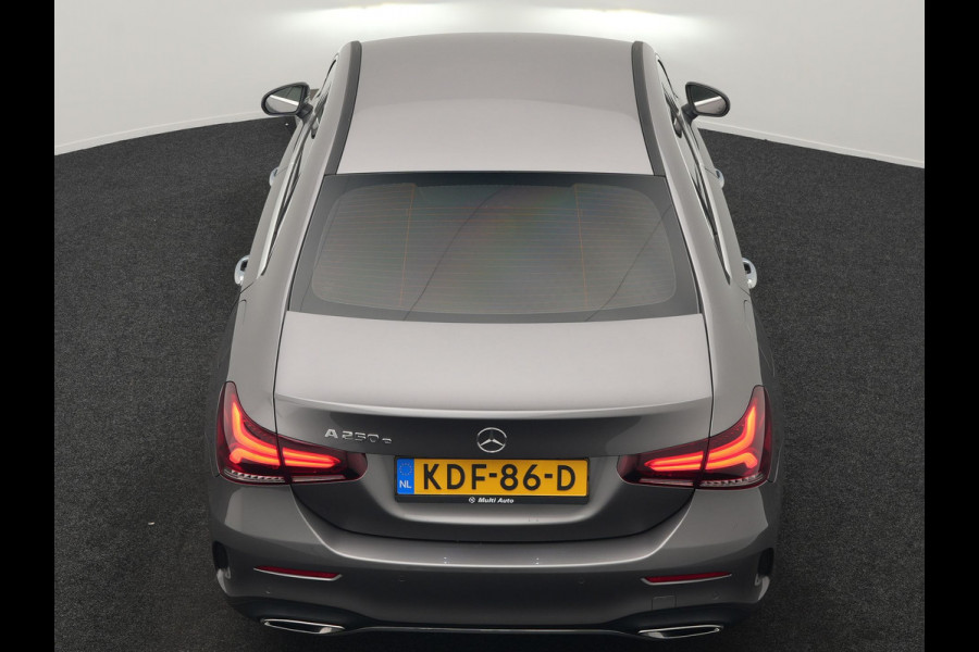 Mercedes-Benz A-Klasse 250 e AMG Line PHEV 218pk Dealer O.H. | Adaptive Cruise | Multi Beam LED | Camera | Sfeerverlichting | Lederen Sportstoelen Verwarmd | Widescreen Navi | Apple Carplay | Keyless | Blis | Navigatie | DAB | Plug In Hybrid |