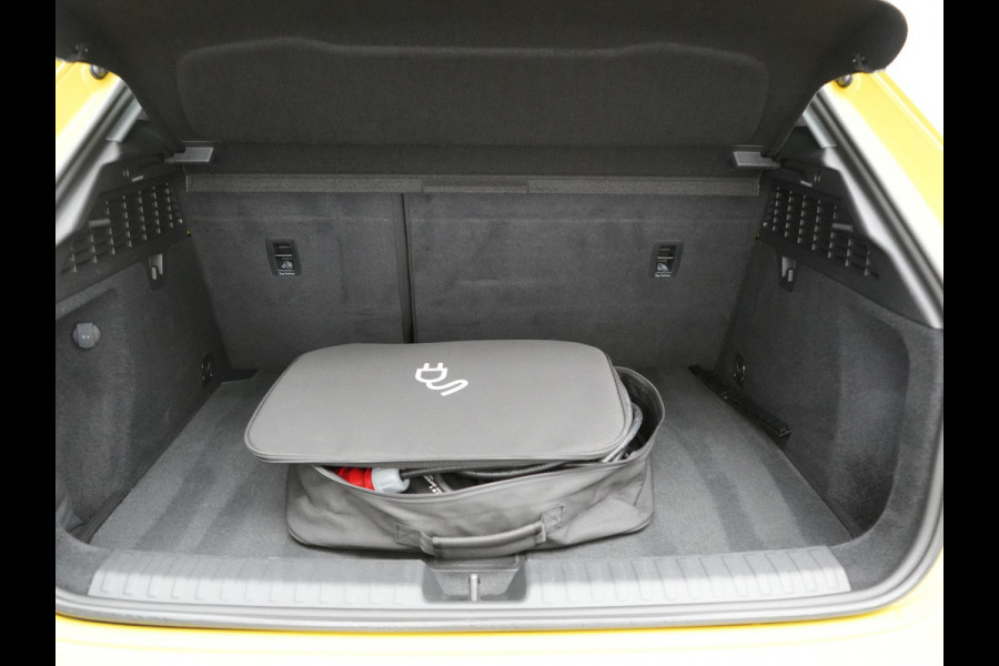 Audi A3 Sportback 40 e-tron Advance Sport PHEV 204pk Dealer O.H. | Panodak | Sportstoelen Verwarmd | Matrix LED | Keyless | Blis | Virtual Cockpit | Navigatie | DAB | Cruise Control | Plug In Hybrid |