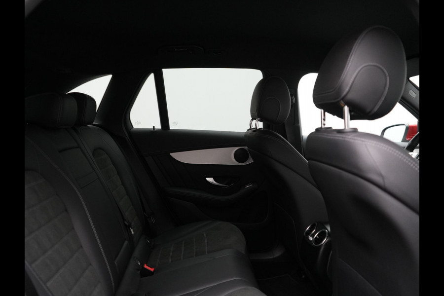 Mercedes-Benz GLC 300e 4MATIC Business Solution AMG PHEV 320pk Dealer O.H. | Camera | Alcantara Sportstoelen Verwarmd | Apple Carplay | Keyless | Navigatie | DAB | Cruise Control | Plug In Hybrid |