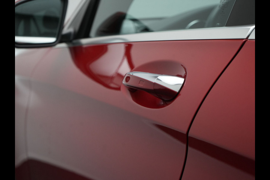 Mercedes-Benz GLC 300e 4MATIC Business Solution AMG PHEV 320pk Dealer O.H. | Camera | Alcantara Sportstoelen Verwarmd | Apple Carplay | Keyless | Navigatie | DAB | Cruise Control | Plug In Hybrid |