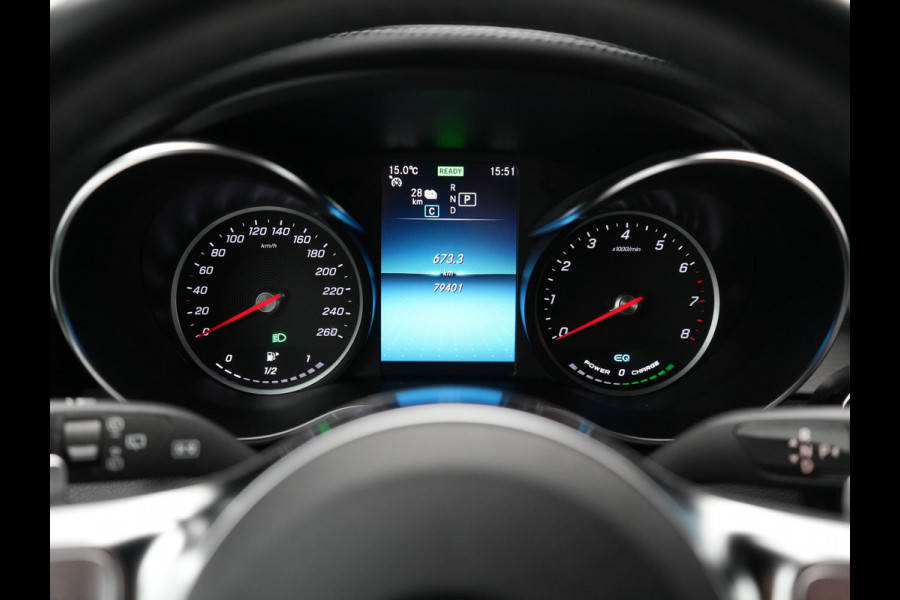 Mercedes-Benz GLC 300e 4MATIC Business Solution AMG PHEV 320pk Dealer O.H. | Camera | Alcantara Sportstoelen Verwarmd | Apple Carplay | Keyless | Navigatie | DAB | Cruise Control | Plug In Hybrid |