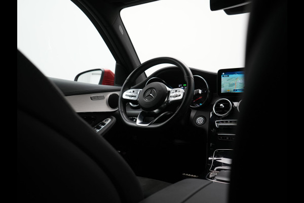 Mercedes-Benz GLC 300e 4MATIC Business Solution AMG PHEV 320pk Dealer O.H. | Camera | Alcantara Sportstoelen Verwarmd | Apple Carplay | Keyless | Navigatie | DAB | Cruise Control | Plug In Hybrid |