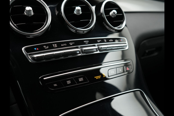 Mercedes-Benz GLC 300e 4MATIC Business Solution AMG PHEV 320pk Dealer O.H. | Camera | Alcantara Sportstoelen Verwarmd | Apple Carplay | Keyless | Navigatie | DAB | Cruise Control | Plug In Hybrid |