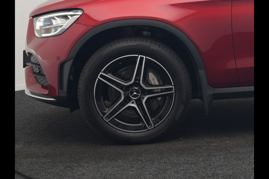 Mercedes-Benz GLC 300e 4MATIC Business Solution AMG PHEV 320pk Dealer O.H. | Camera | Alcantara Sportstoelen Verwarmd | Apple Carplay | Keyless | Navigatie | DAB | Cruise Control | Plug In Hybrid |
