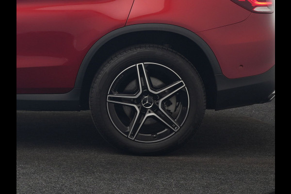 Mercedes-Benz GLC 300e 4MATIC Business Solution AMG PHEV 320pk Dealer O.H. | Camera | Alcantara Sportstoelen Verwarmd | Apple Carplay | Keyless | Navigatie | DAB | Cruise Control | Plug In Hybrid |