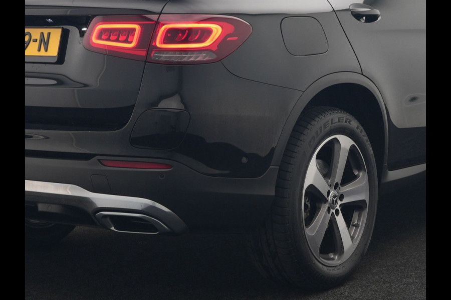 Mercedes-Benz GLC 300e 4MATIC Premium PHEV 320pk Dealer O.H. | Adaptive Cruise | Camera | Lederen Sportstoelen Verwarmd | Apple Carplay | Navigatie | Blis | DAB | 19"L.M | Plug In Hybrid |