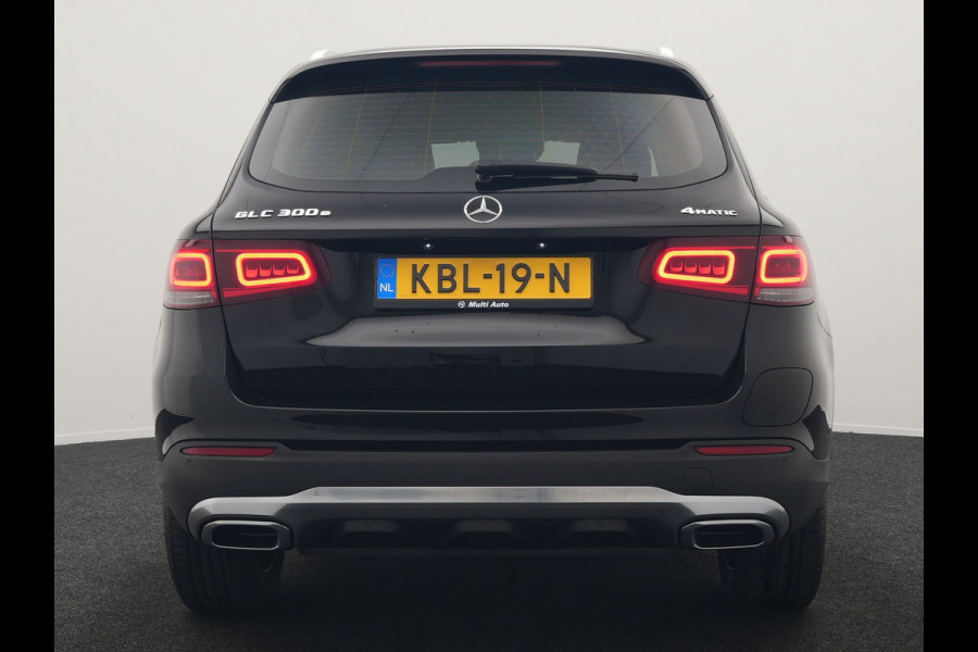 Mercedes-Benz GLC 300e 4MATIC Premium PHEV 320pk Dealer O.H. | Adaptive Cruise | Camera | Lederen Sportstoelen Verwarmd | Apple Carplay | Navigatie | Blis | DAB | 19"L.M | Plug In Hybrid |