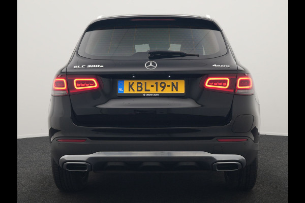 Mercedes-Benz GLC 300e 4MATIC Premium PHEV 320pk Dealer O.H. | Adaptive Cruise | Camera | Lederen Sportstoelen Verwarmd | Apple Carplay | Navigatie | Blis | DAB | 19"L.M | Plug In Hybrid |