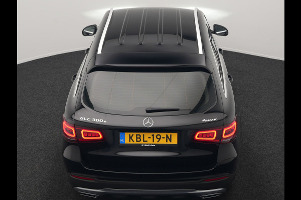 Mercedes-Benz GLC 300e 4MATIC Premium PHEV 320pk Dealer O.H. | Adaptive Cruise | Camera | Lederen Sportstoelen Verwarmd | Apple Carplay | Navigatie | Blis | DAB | 19"L.M | Plug In Hybrid |