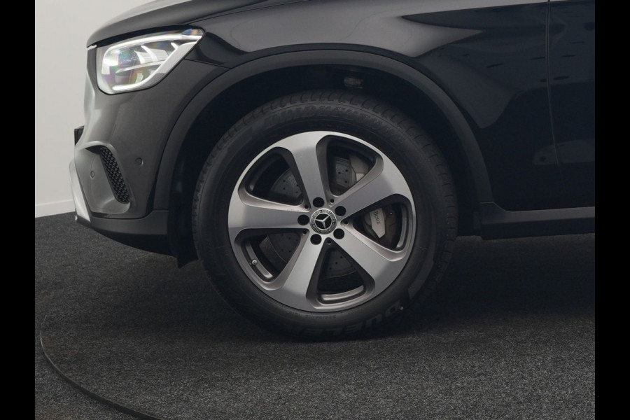 Mercedes-Benz GLC 300e 4MATIC Premium PHEV 320pk Dealer O.H. | Adaptive Cruise | Camera | Lederen Sportstoelen Verwarmd | Apple Carplay | Navigatie | Blis | DAB | 19"L.M | Plug In Hybrid |