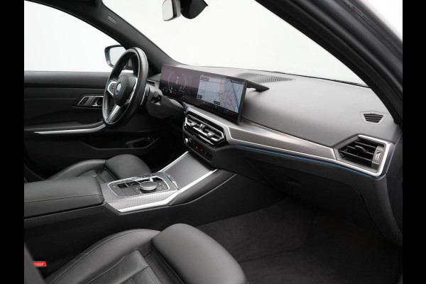 BMW 3 Serie Touring 330e M Sport FACELIFT PHEV 293pk Dealer O.H. | Trekhaak Af Fabriek | Panodak | Harman / Kardon | Sfeerverlichting | Sportstoelen Verwarmd | Widescreen Navi | Apple Carplay | Blis | DAB | Plug In Hybrid |