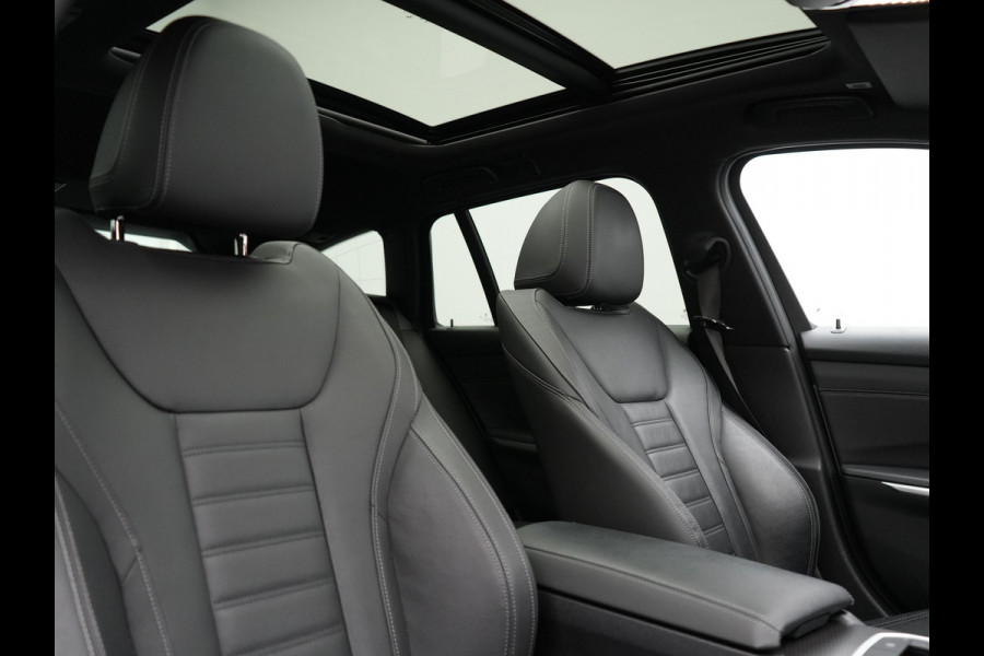 BMW 3 Serie Touring 330e M Sport FACELIFT PHEV 293pk Dealer O.H. | Trekhaak Af Fabriek | Panodak | Harman / Kardon | Sfeerverlichting | Sportstoelen Verwarmd | Widescreen Navi | Apple Carplay | Blis | DAB | Plug In Hybrid |