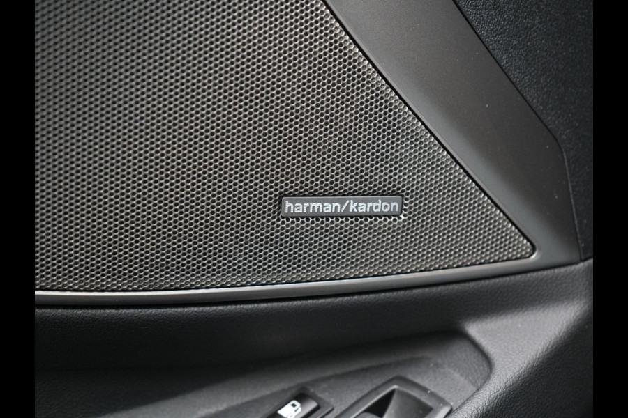 BMW 3 Serie Touring 330e M Sport FACELIFT PHEV 293pk Dealer O.H. | Trekhaak Af Fabriek | Panodak | Harman / Kardon | Sfeerverlichting | Sportstoelen Verwarmd | Widescreen Navi | Apple Carplay | Blis | DAB | Plug In Hybrid |